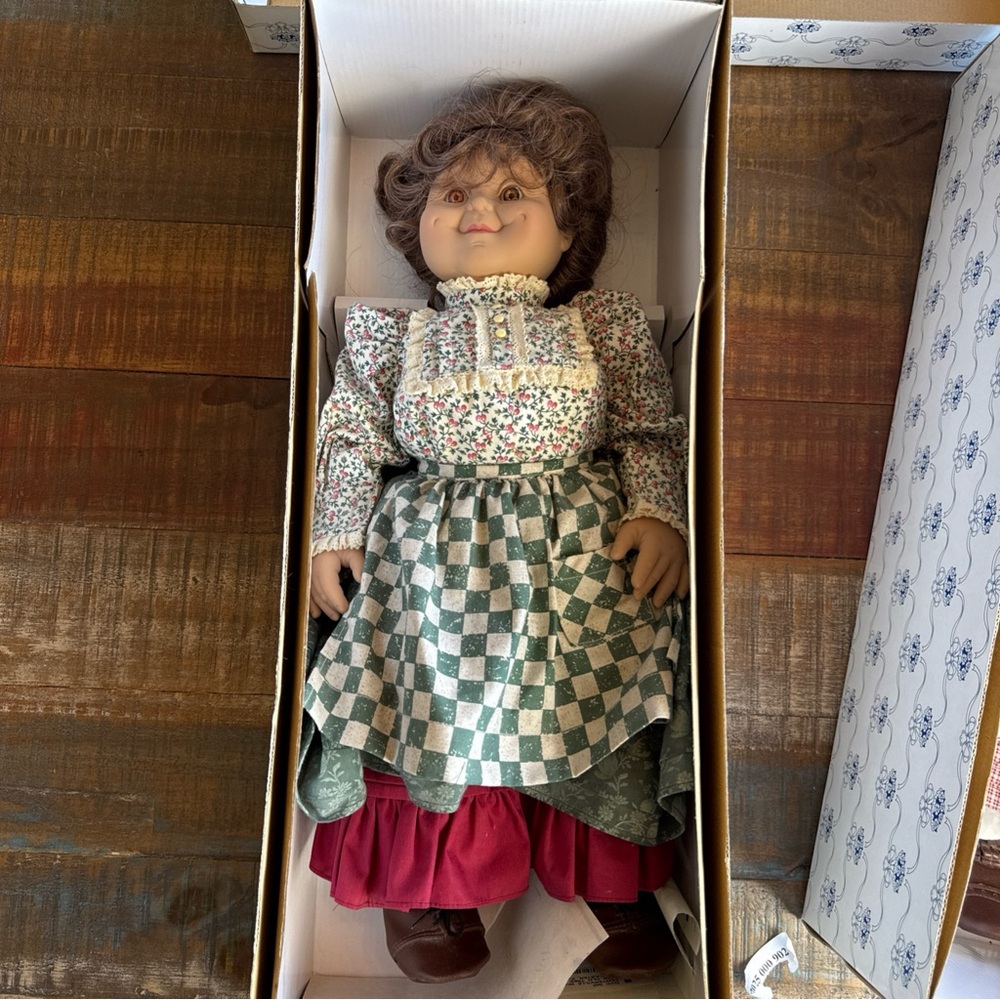 Vintage 21" Grannyworld Porcelain Doll in Box Certificate Irish Grandmother 1997